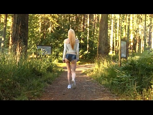 ❤️ Smuk kvinde bevæger sig langsomt, ikke nøgen video ️ Porn video at da.prendiporno.ru ❌